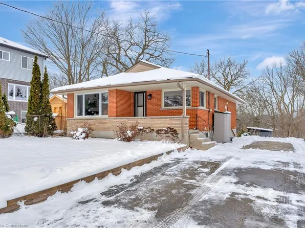 11 Southmoor Dr, Kitchener, ON N2M 4M5