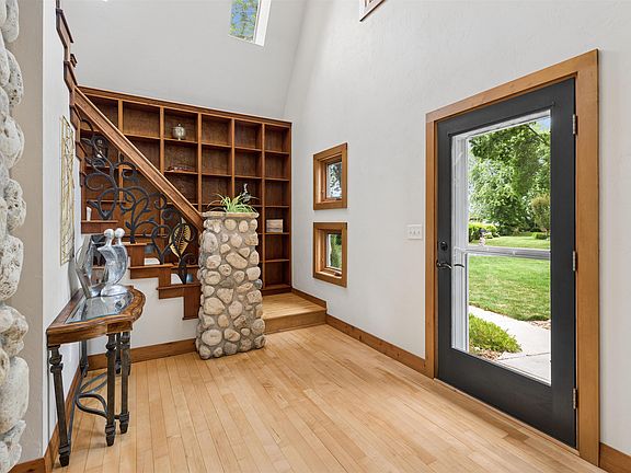 3rd image of 122 Poplar Ct