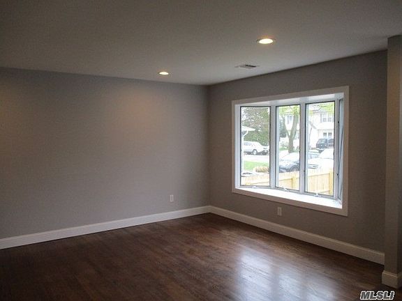 3rd image of 12 Cadman Ave
