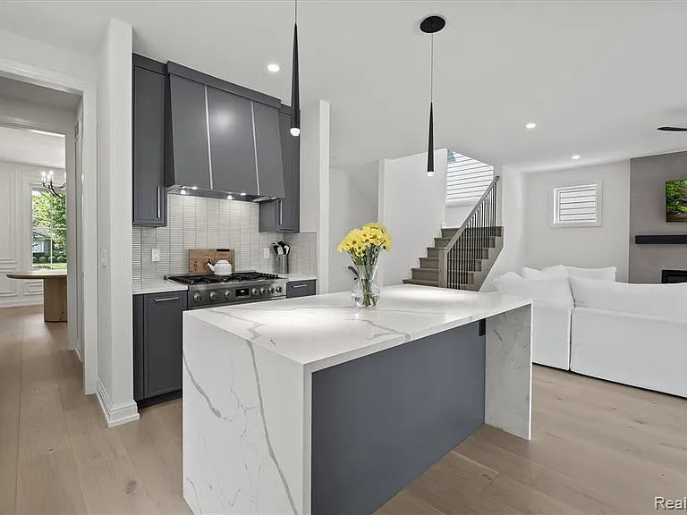 2663 Dorchester Rd — Photo 8