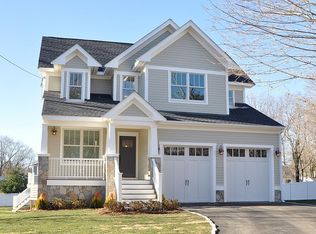 8 Planters Ln, Hingham, MA 02043