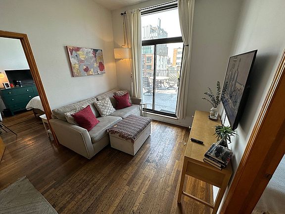 3rd image of 124 Allen St #4C