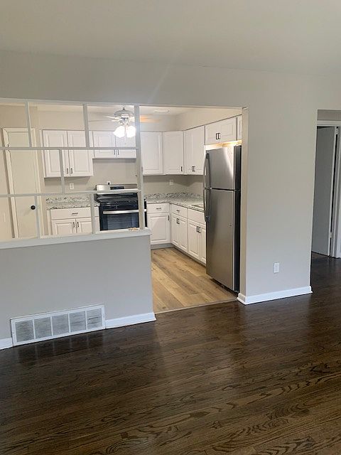 1st image of 3070 W Fardale Ave Unit 1
