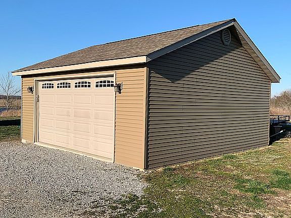 5th image of 725 Scarlet Dr