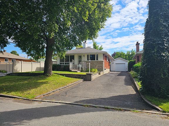 2nd image of 2150 Lemay Cres
