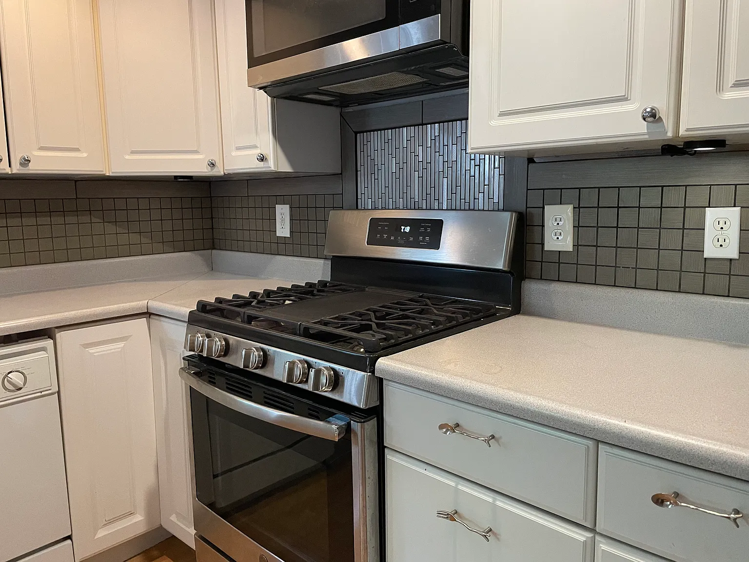 1 bed, 680 sqft, $2,450 — Photo 1