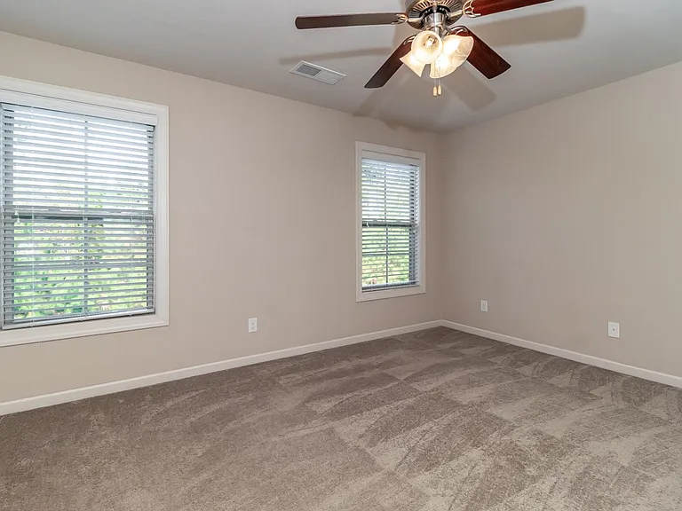 906 Erika Ln — Photo 17