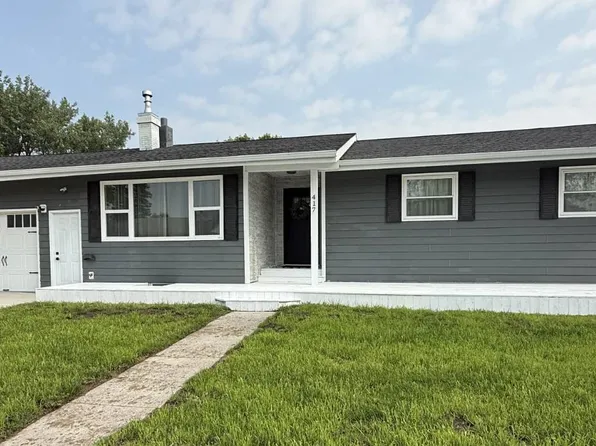 417 7th Ave NE, Rolla, ND 58367