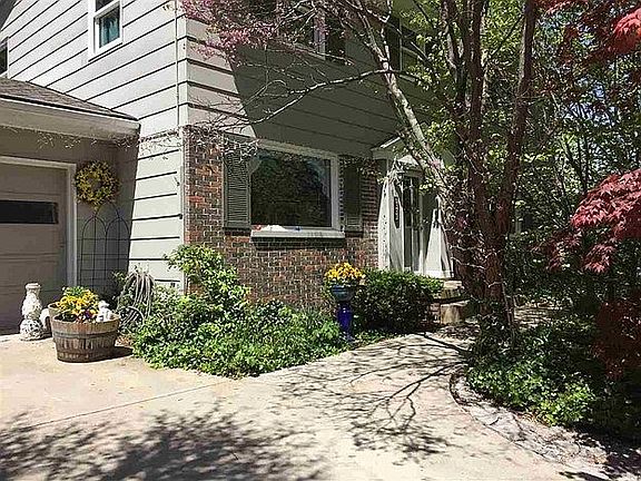 2nd image of 3008 Wilshire Ave