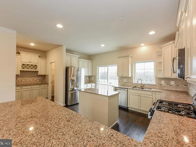 7443 Saint Margarets Blvd — Photo 10