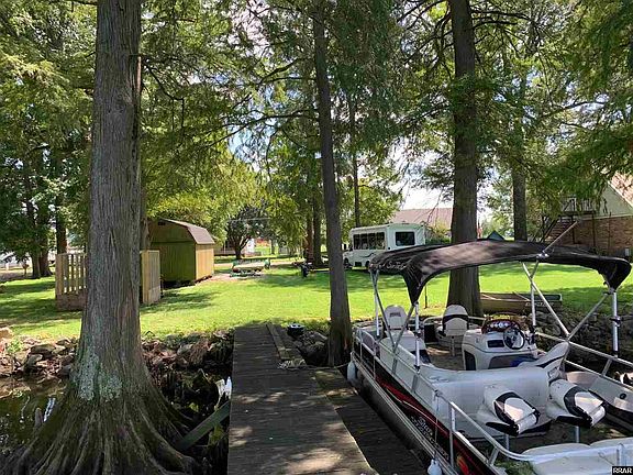 5th image of 923 Lake Dr