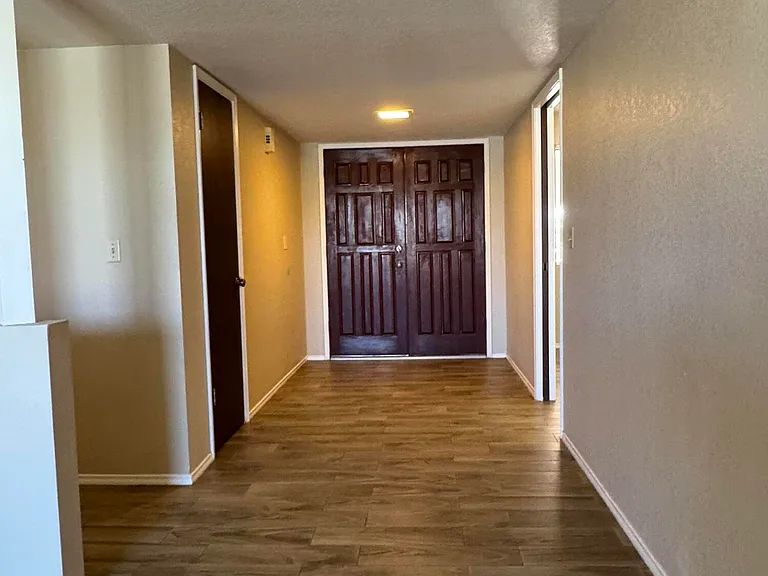 3468 E Hearn Rd — Photo 2