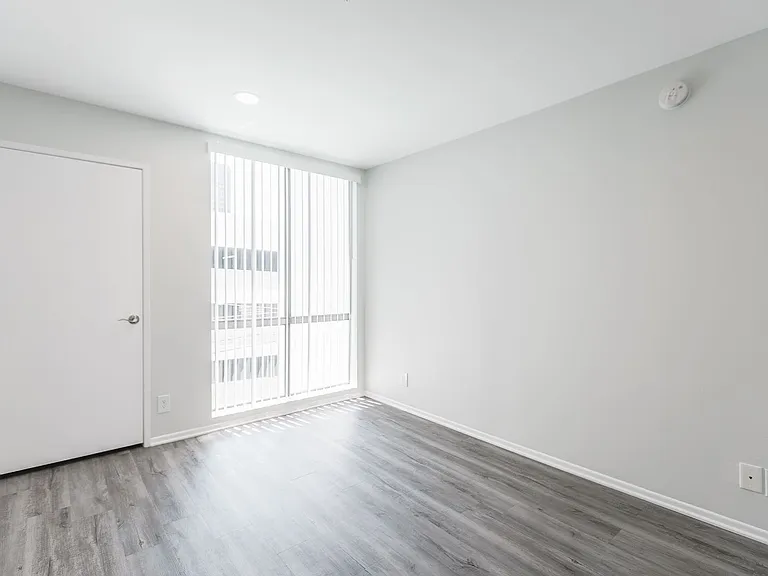 1223 Federal Ave — Photo 60