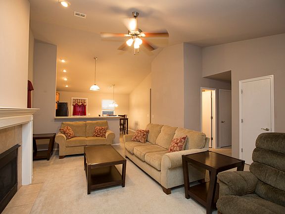 Nice carpeted living room