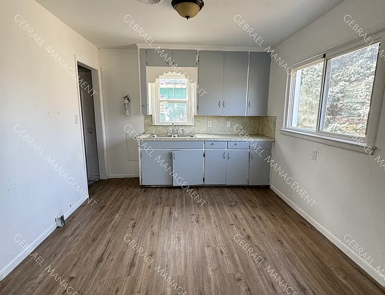2469 Gibson St — Photo 5