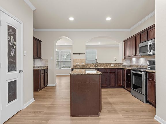 4th image of 10860 Burnham Dr