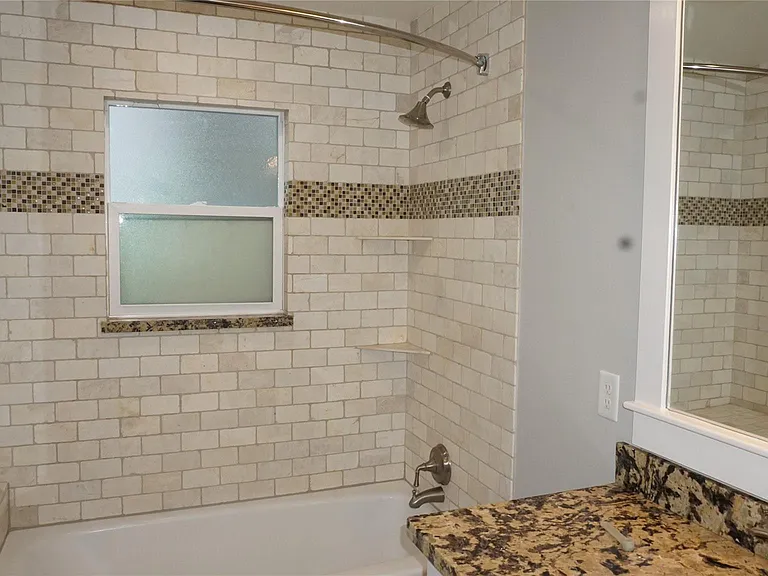 825 Algregg St — Photo 14