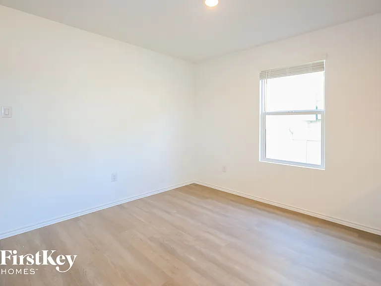 6611 Scarecrow Way — Photo 11