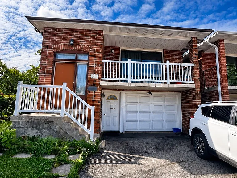 37 Royal Colwood Ct #UPPER LEVEL — Photo 1
