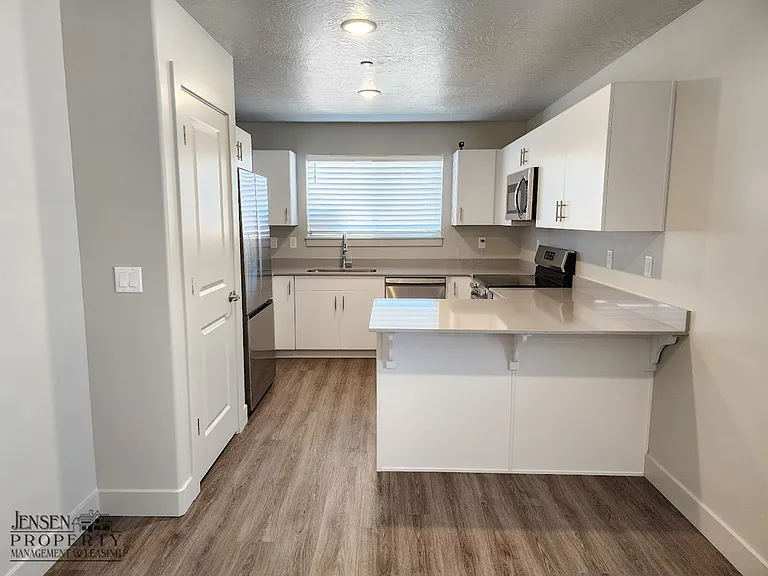 133 N Rock Canyon St #J105 — Photo 11