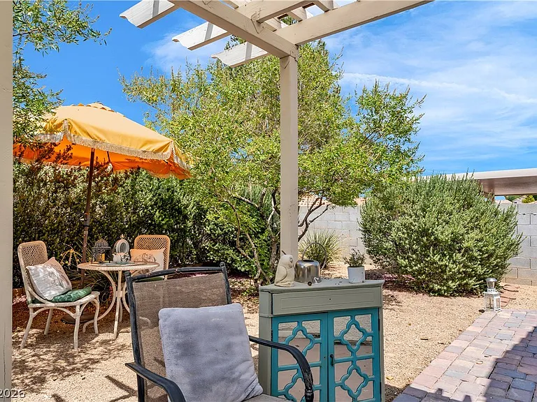 760 Thousand Oaks Dr — Photo 10