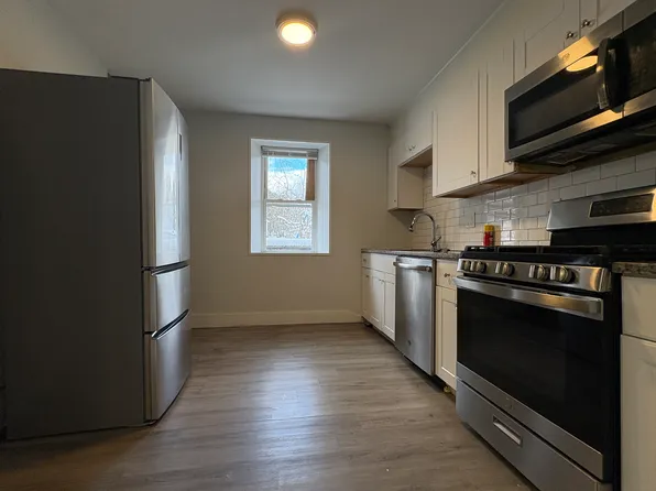 8 Burton Ct #1, Worcester, MA 01607