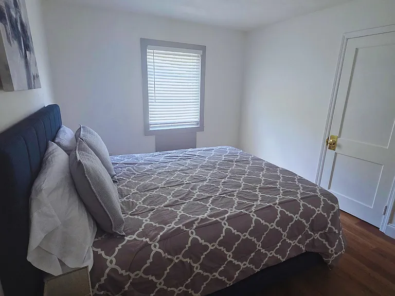 Comfortable queen bed with premium linens, soft pillows, and stylish nightstands.