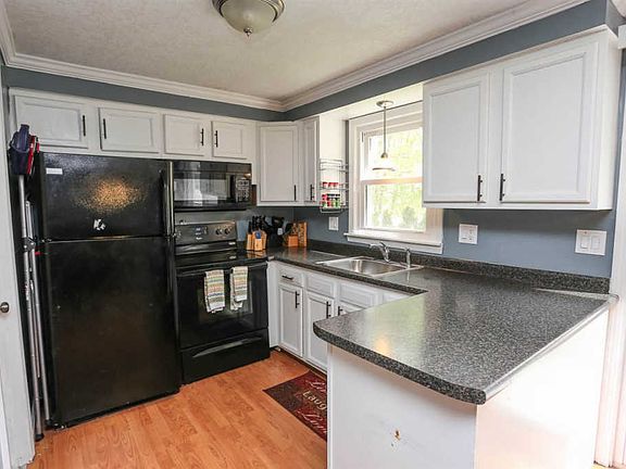 5th image of 308 Oakwood Ln #8