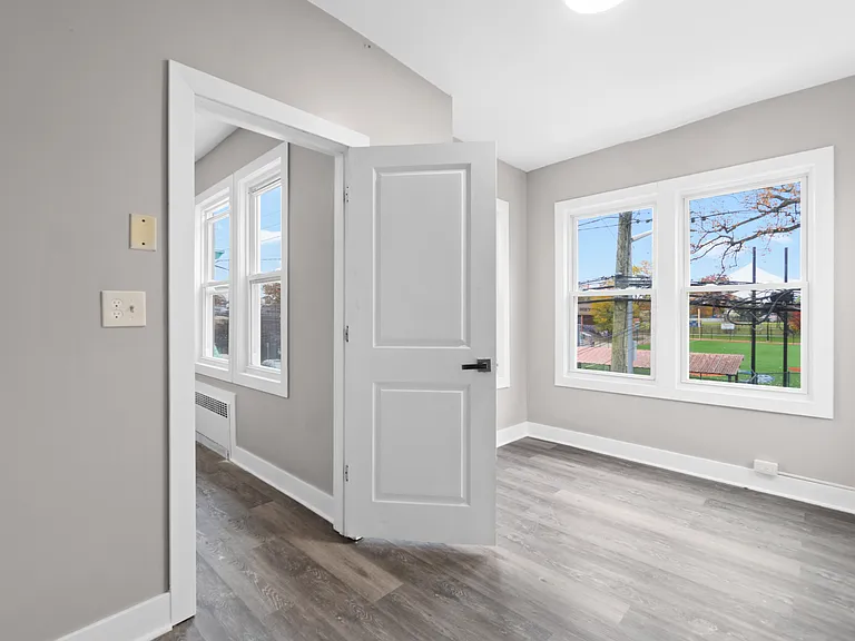 337 Leslie St #2 — Photo 9
