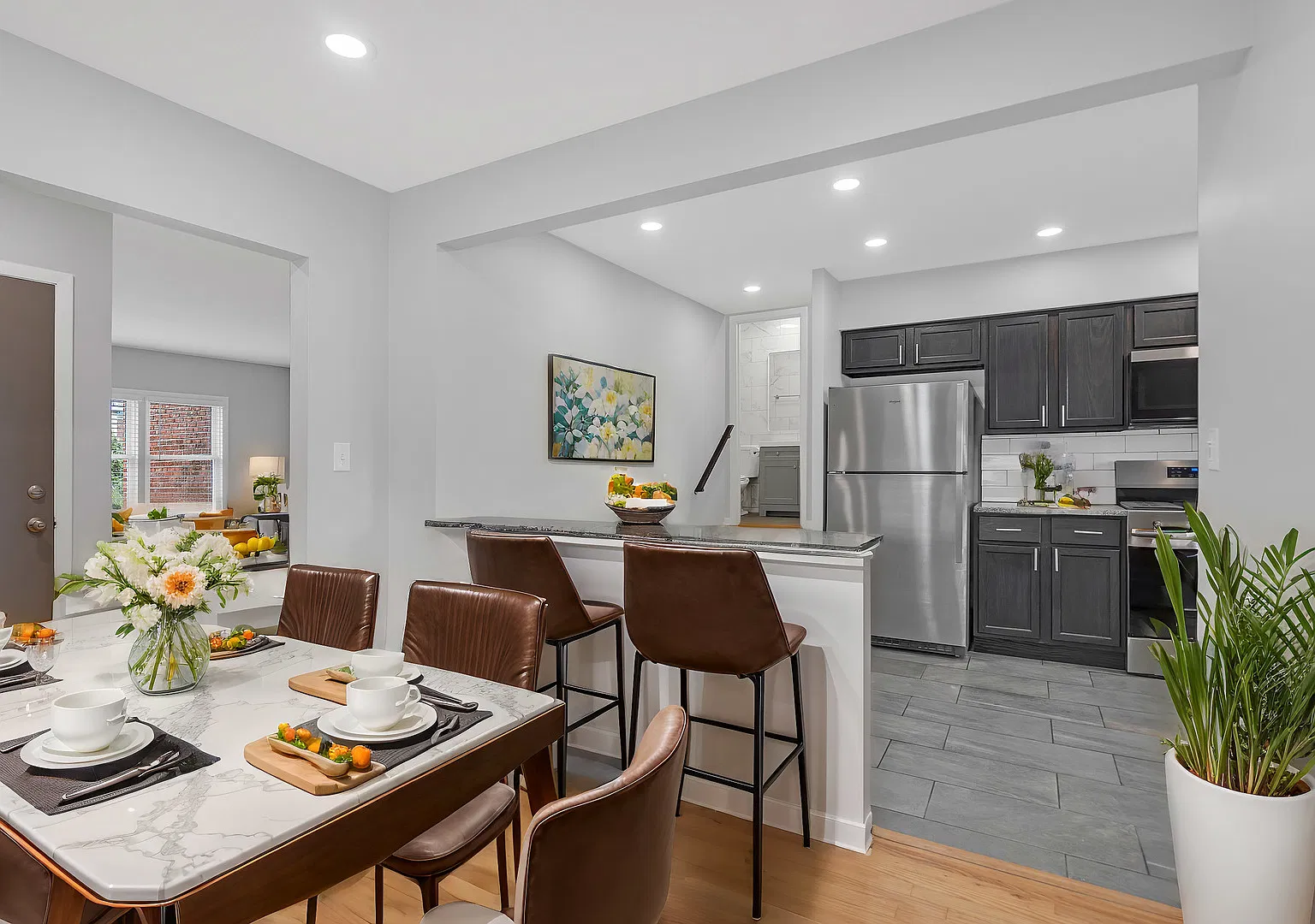 3 bed, 1400 sqft, $2,500 — Photo 4