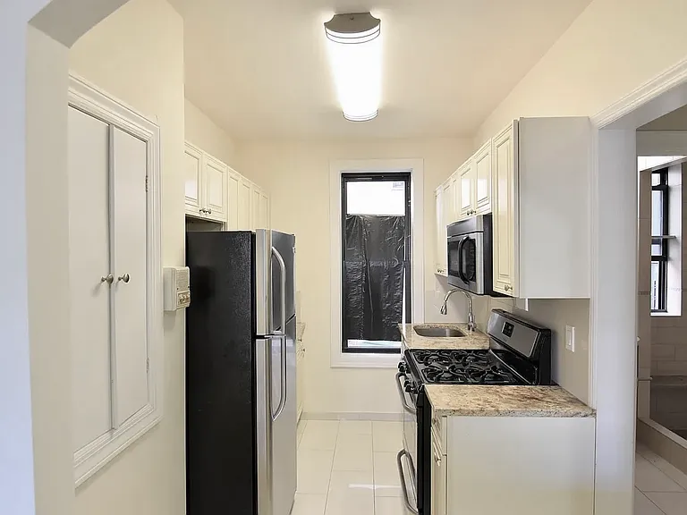 780 E 2nd St #L — Photo 2