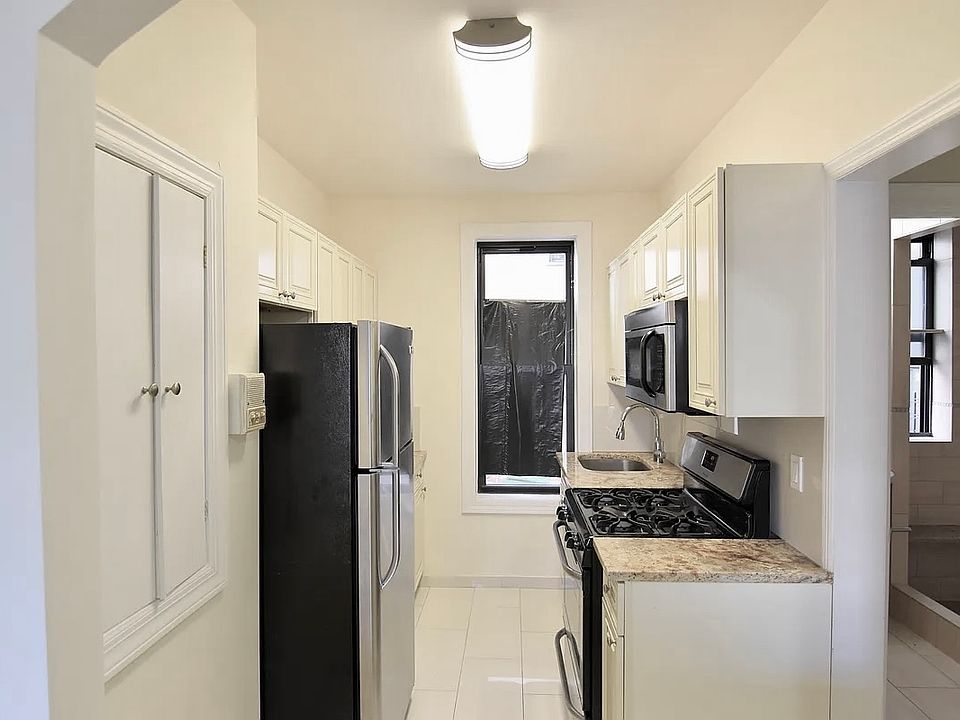 2nd image of 780 E 2nd St APT L