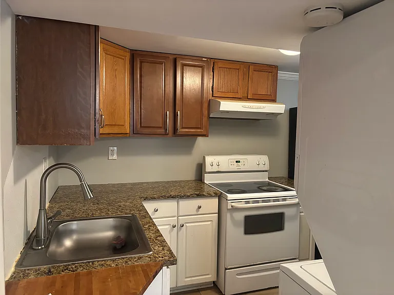 13710 Botts Ave #BASEMENT — Photo 13