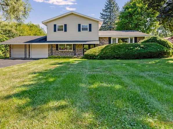 6102 Scott Ln, Crystal Lake, IL 60014