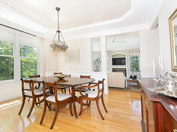 53 Carriage Hill Cir #53, Southborough, MA 01772