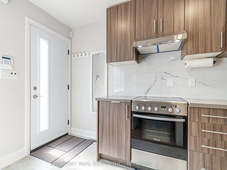 170 Emerson St — Photo 3