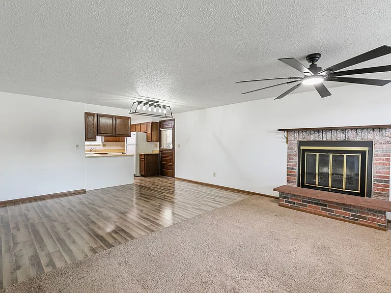 390 Knotty Pl — Photo 3
