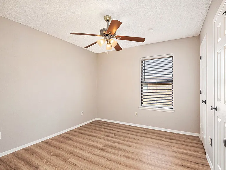 617 S Las Vegas Trl — Photo 15