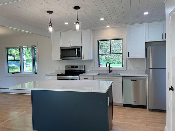 2nd image of 17 Fairwood Heights
