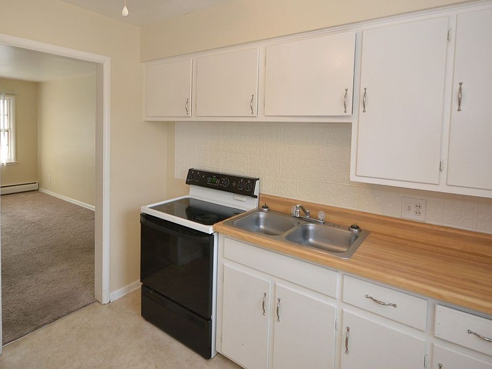 1st image of 103 Devon Ave #C2