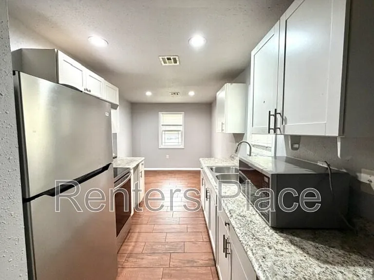 2326 N Atlanta Pl — Photo 6