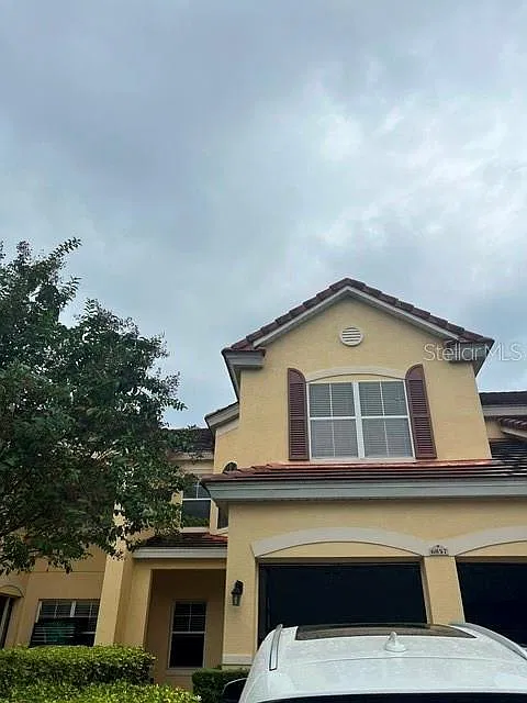 3 bed, 2.5 bath, 2116 sqft, $2,300 — Photo 3