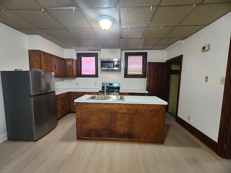233 E King St — Photo 6