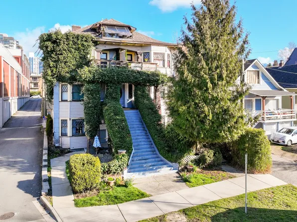 160 E 10th St, North Vancouver, BC V7L 2C8