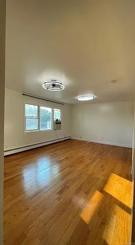 133 Railroad Ave — Photo 2
