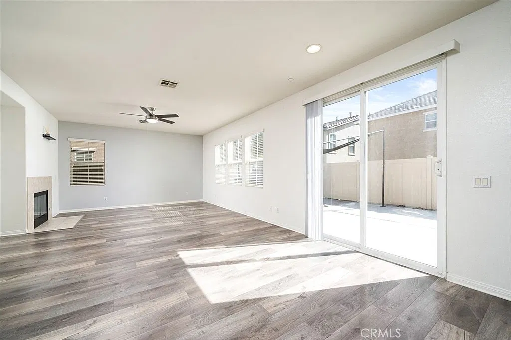 4 bed, 2.5 bath, 2504 sqft, $3,400 — Photo 3