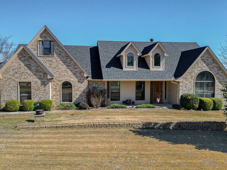 1st image of 118 Hedges Cir