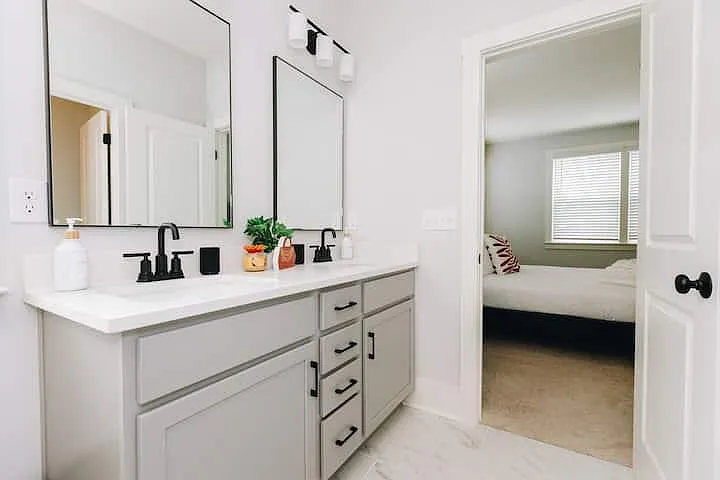 1122 N Alexander St — Photo 32