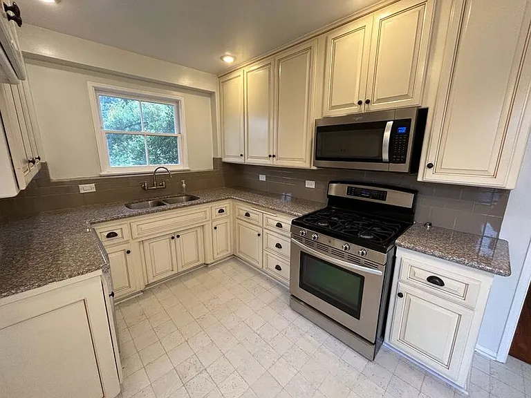 5128 Crown Ave — Photo 6
