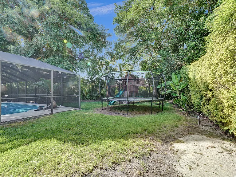 9025 SW 186th Ter — Photo 40